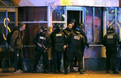 مقتل ما لا يقل عن 120 شخصا في هجمات بباريس وأولوند يعلن حالة الطوارئ