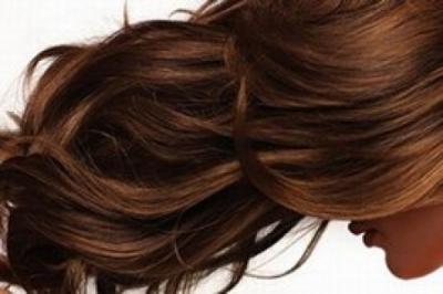 للنساء: زيوت وخلطات طبيعية لعلاج الشعر الجاف والمتساقط ولإطالة الشعر