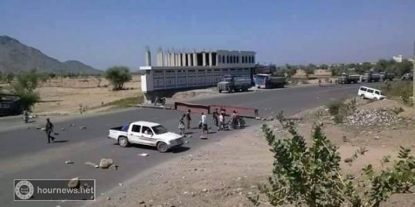 صورة كيف يحارب الجنوبيون الشمالييين ويضعون حواجز الانفصال في وجوههم