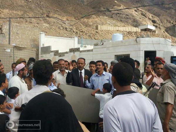 شاهد آخر صورة لمحافظ عدن صباح اليوم قبل مقتله بخمس دقائق