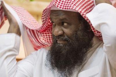 الكلباني يرد على عنصرية داعية شهير ضده بتعليق ناري ومؤثر