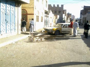 صور اثار دماء الضحايا والقصف الذين سقطوا يوم امس السبت 15-10-2011 ، إثر القصف العشوائي من أتباع الأحمر بقذائف الهاون صور اثار دماء الضحايا والقصف الذين سقطوا يوم امس السبت 15-10-2011 ، إثر القصف العشوائي من أتباع الأحمر بقذائف الهاون