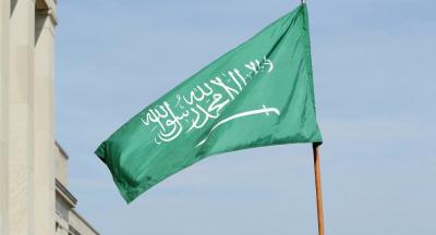السعودية: الدفاع الجوي يتصدى لصاروخ أطلق من اليمن قبل سقوطه بنجران