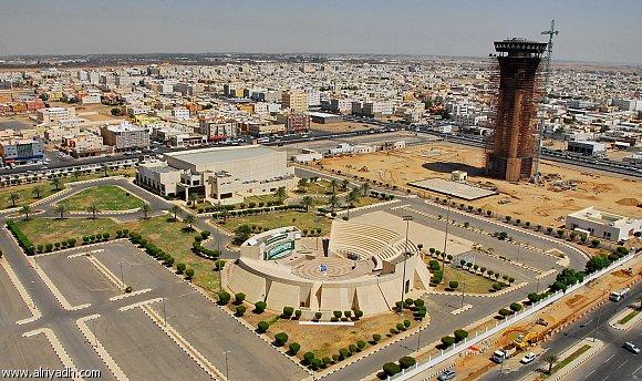 سعودي يشتكي من يمني بإجباره على أداء 4 وظائف.. وأمير تبوك يوجه بالتحقيق