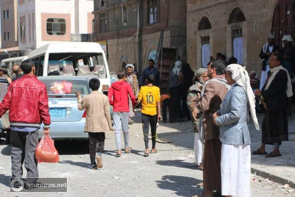 شاهد بالصور قصف يوم امس على الغرفة التجارة ودار رعاية المكفوفين وصالة بيت معياد بصنعاء
