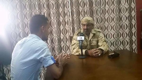 عادل: أول صورة تُظهر محافظ عدن الزبيدي بعد استهداف موكبه بسيارة مفخخة