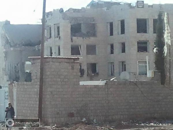 بالصور: طائرات التحالف تقصف مصنع الادوية التابع للتاجر "الميتمي" بصنعاء (معدل)