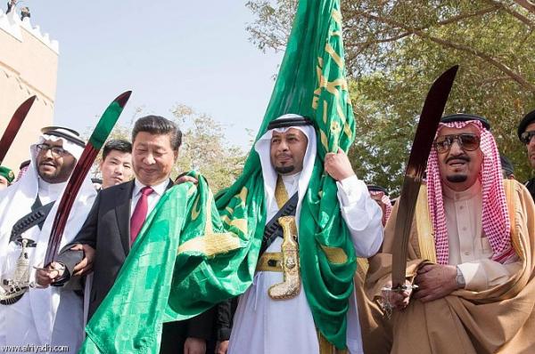 شاهد بالصور الملك سلمان يرقص مع الرئيس الصيني في حفل استقبال الاخير بقصره