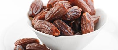 هل تعرف لما نصح الرسول عليه الصلاة و السلام بتناول التمر و ما تأثير 3 حبات تمر في جسم الإنسان ! تعرف عليه الآن