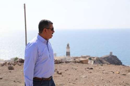 بحاح ينشر صورة له بعد عودته الى عدن ويعلق عليها