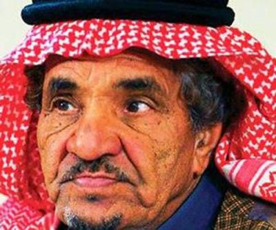 ممثل سعودي شهير يتحول إلى بائع بسطة على أحد أرصفة شوارع تبوك (صورة)