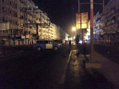 بالصور: تفكيك سيارة مفخخة في عدن الليلة الماضية
