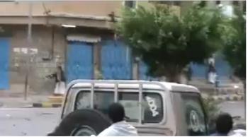 شاهد فيديو يُنشر لأول مرة قبل اقتحام ساحة الحرية في تعز، تصوير مباشر وارتكاب مجزرة مباشر