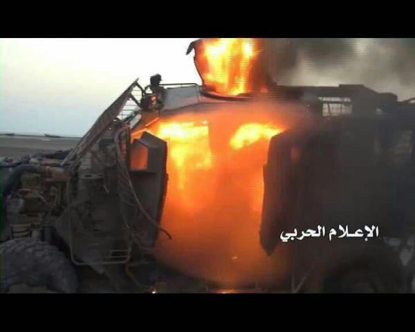 بالصور والفيديو: الحوثيين يتقدمون في ذوباب ويفجرون عدد من الآليات وأسر عدد من افراد المقاومة