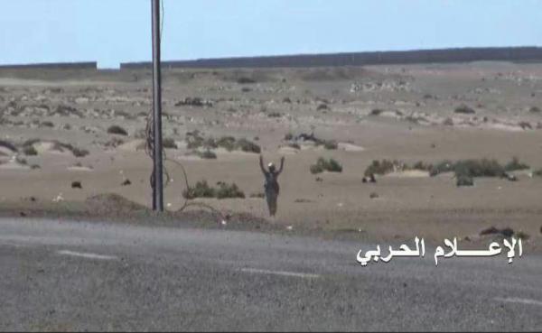 بالصور والفيديو: الحوثيين يتقدمون في ذوباب ويفجرون عدد من الآليات وأسر عدد من افراد المقاومة بالصور والفيديو: الحوثيين يتقدمون في ذوباب ويفجرون عدد من الآليات وأسر عدد من افراد المقاومة