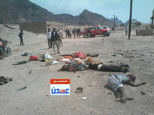 ارتفاع ضحايا التفجير الانتحاري لمعسكر في عدن إلى 13 قتيل واكثر من 50 جريح (صورة)