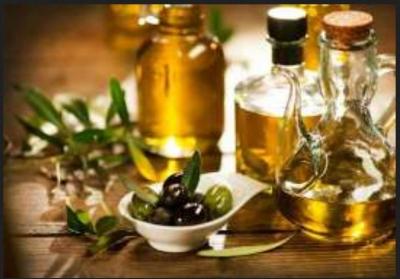 أربع طرق للتأكد من جودة زيت الزيتون