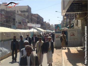 بالصورة: احد البلاطجة الذين دهسوا المتظاهرين بالسيارة.. والمسيرة تجوب معظم شوارع العاصمة