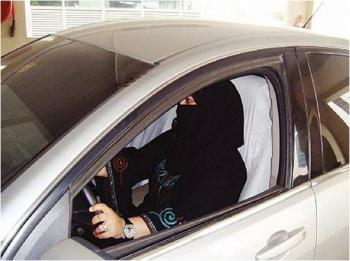  أكاديمي سعودي يرد على مطالبة القرضاوي بقيادة النساء للسيارة  