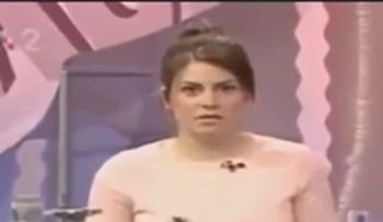 بالفيديو.. لحظة انهيار مذيعة على الهواء وأنباء عن وفاتها