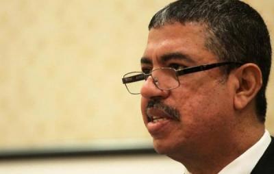 مقرب من خالد بحاح يفجر مفاجأة ويتحدث عن قرارات هادي: "انتحارية"!