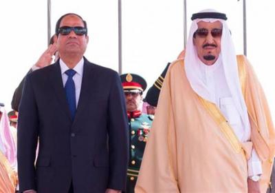 فيديو: لحظة وصول الملك سلمان للقاهرة والرئيس السيسي في استقباله
