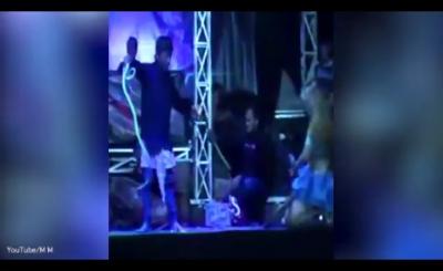 شاهد بالفيديو .. لدغتها كوبرا على المسرح.. فواصلت الغناء لـ 45 دقيقة ثم ماتت!