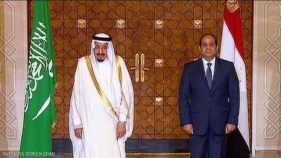 القبض على مواطنة يمنية في القاهرة وهي تحاول اختراق الحواجز الأمنية لتصل إلى الملك سلمان (تفاصيل)