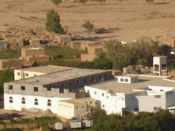 بينهم "العريفي والقرني والعودة والعفاسي والطبطبائي" علماء السنة في العالم العربي يدعون للنصرة في دماج، الأحمر الدولي يعبر عن قلقه ويؤكد عجزه عن الوصول إلى المنطقة لتقديم المساعدات والصليب