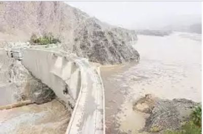سيول اليمن تغمر نجران وارتفاعها يصل الى 16 متر..(صورة)