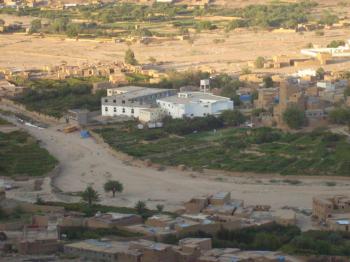 مقتل 7 سلفيين: الحوثيون يهاجمون مركز دماج السلفي في صعدة بمختلف قذائف الهاون، و1000 مقاتل يتحركون غدا الى صعدة من القبائل