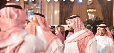 بالفيديو.. محمد بن سلمان يفاجيء ملتقى مغردون بحضوره