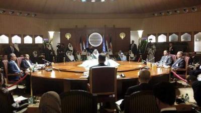 عاجل: بدء جلسة مشتركة بين وفدي الحكومة والحوثيين وصالح بالكويت