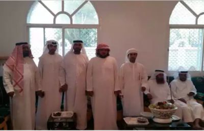 إماراتي لديه 17 بنتاً يزوج 6 منهن بدعوة على فنجان قهوة وتمر ( صور )
