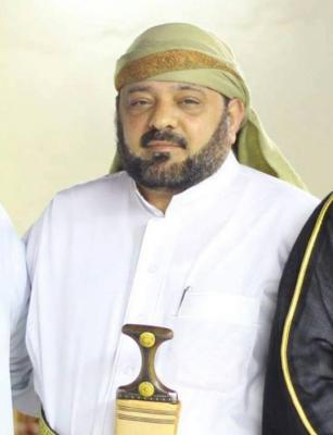 رئيس الحكومة يستقبل رجل الأعمال آواى 500 اسرة يمنية نازحة من اليمن بمكة