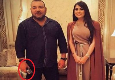 ‏ما سر استعمال ملك المغرب لهاتف بسيط وما نوعه؟