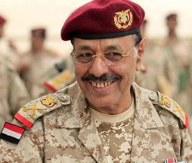 علي محسن الاحمر يتصل باللواء الحليلي بعد محاولة اغتياله..وهذا ماقاله له