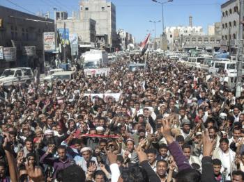 يوم الإنذار بذمار:وهتافات ضد عبد ربه منصور , وستعدادات للزحف نحو ساحة الحرية
