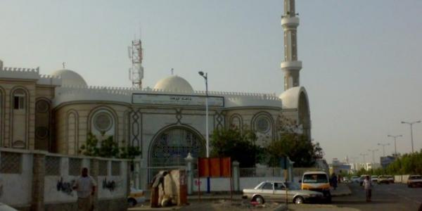 المواطنون في عدن يعثرون على عبوتين ناسفتين في مسجدين بالمنصور والغاء صلاة الجمعة بمساجد أخرى
