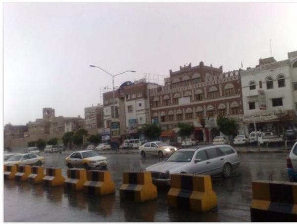 العاصمة صنعاء تشهد في هذه الاثناء أمطار غزيرة (صور)