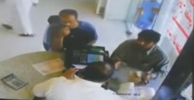 شاهد فيديو: محاولة فاشلة من باكستاني لسرقة كاشير بالطائف