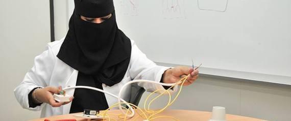 لأول مرة بالمملكة .. سعوديات يتجاوزن المألوف ويقتحمن عالم السباكة والكهرباء