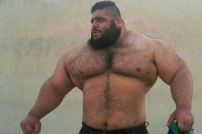 طهران تدفع بالخارق "سجاد" للقتال في صفوف الأسد (صور + فيديو)