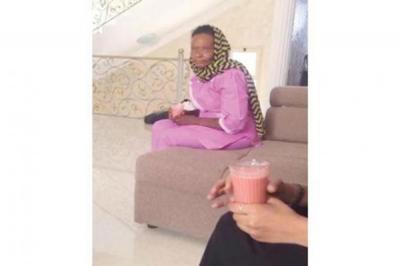 تويتر يشتعل بسبب فيديو لـإماراتية تهدي سعودية "خادمة" (تفاصيل)