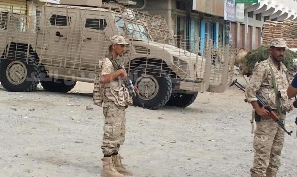 عدن: قوة من الجيش تداهم معسكرا للمقاومة بالمنصورة