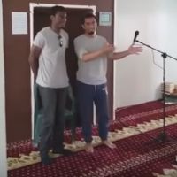 فيديو - طيار أمريكي يعلن إسلامه على يدي ضابط سعودي