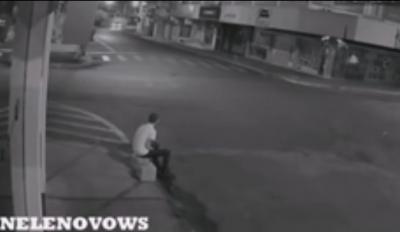 بالفيديو: شاهد كيف أنقذ هذا الرجل نفسه من موت محقق