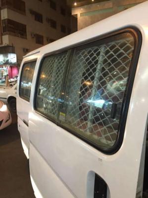 الأمن السعودي يقبض على 50 شاب بسبب قصات شعرهم وملابسهم الخادشة للحياء