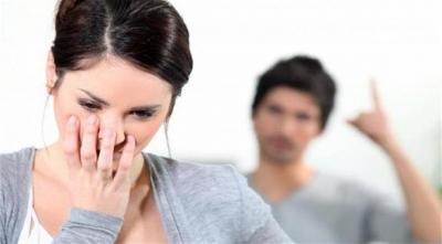 عشرة أشياء يفعلها الرجل وتكرهها المرأة.. تدمر الحياة الزوجية