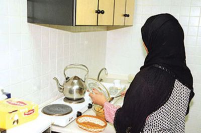 سعودية قررت الاستغناء عن عاملتها المنزلية .. وزوجها يفاجأها بمكافئة اذهلتها